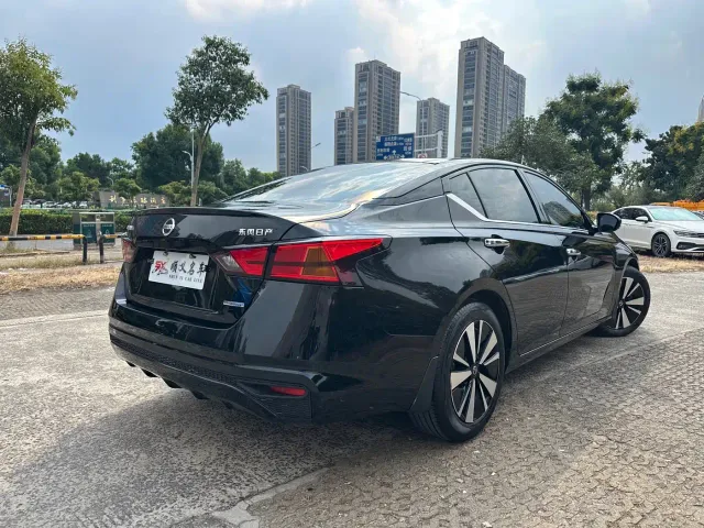 Nissan Teana — Фото автомобиля 4