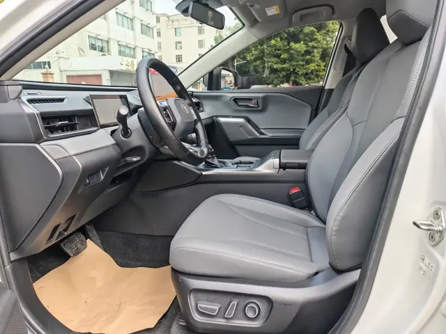 Toyota RAV4 — Фото автомобиля 8
