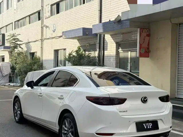 Mazda Axela — Фото автомобиля 9