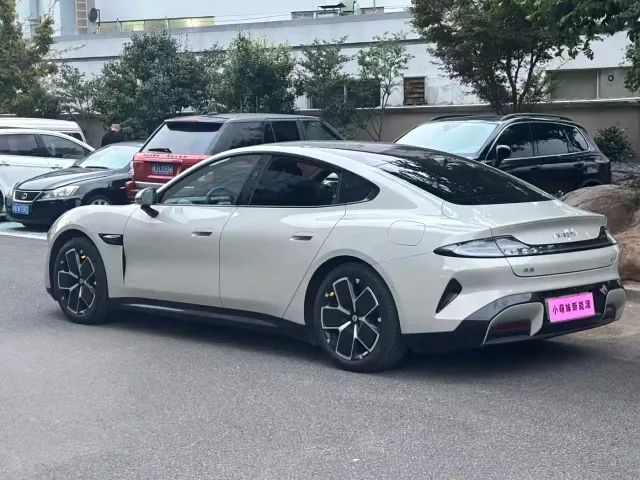 Xiaomi SU7 — Фото автомобиля 19