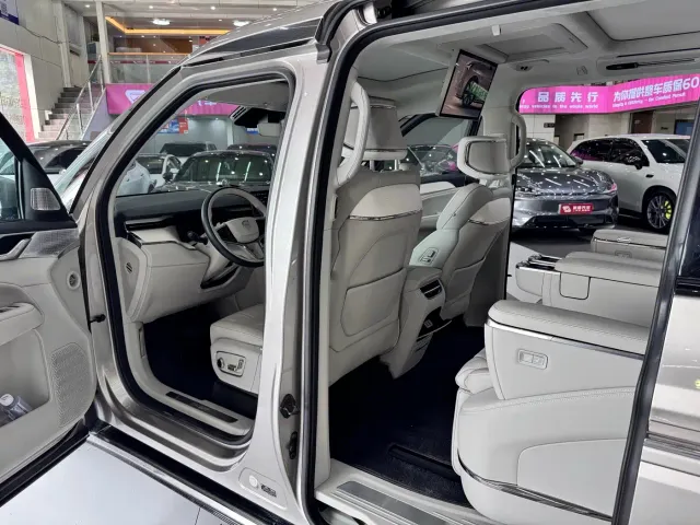 Volvo EM90 — Фото автомобиля 21