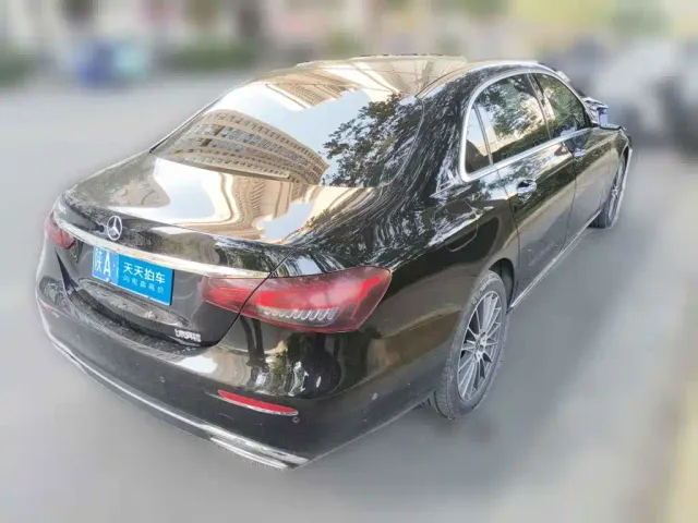 Mercedes-Benz E-Class — Фото автомобиля 2