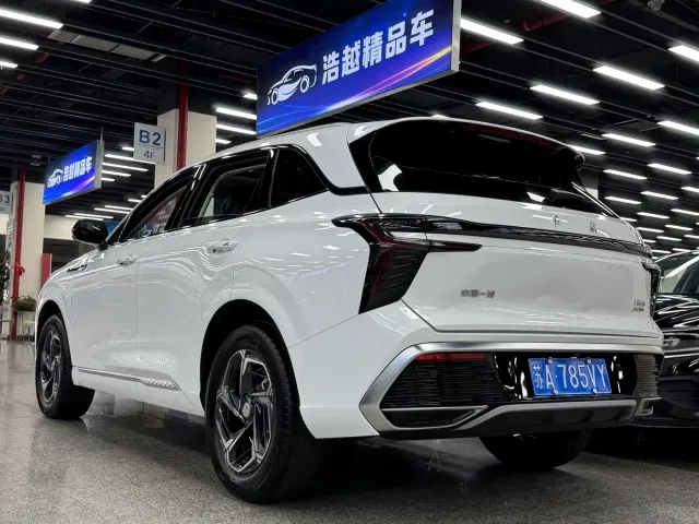 Hongqi HS3 — Фото автомобиля 11