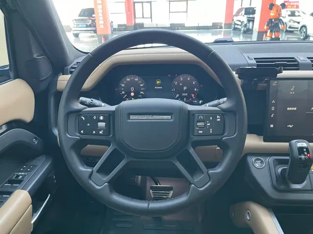 Land Rover Defender — Фото автомобиля 11