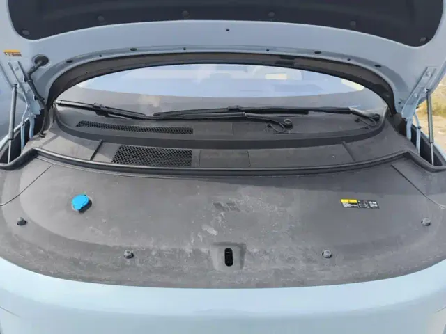 Li Auto i8 — Фото автомобиля 10