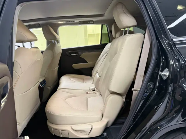 Toyota Highlander — Фото автомобиля 14