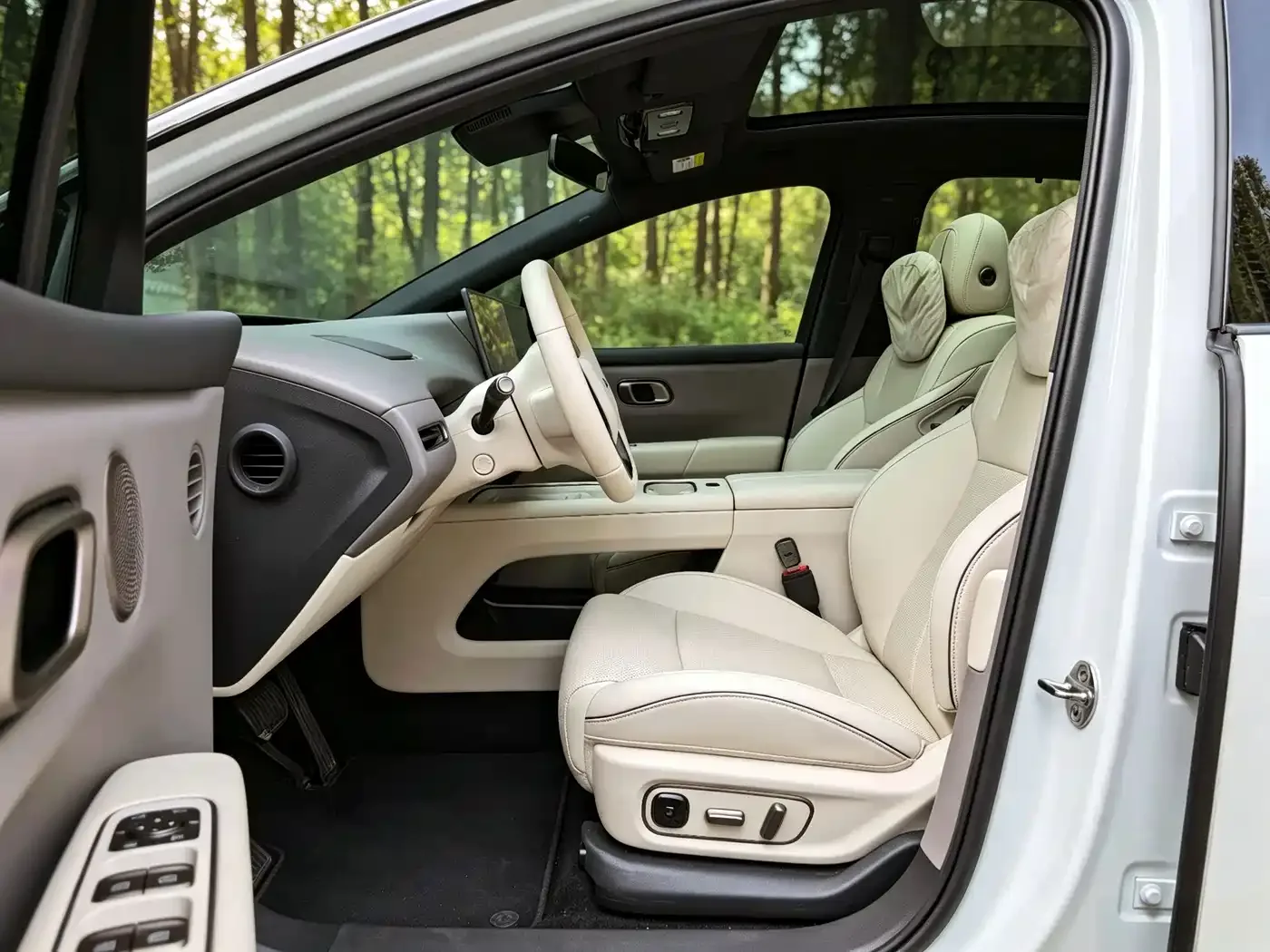Li Auto Li Auto i6 2025 2WD Base Model — Фото автомобиля 9