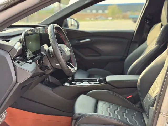 Audi Q6L e-tron — Фото автомобиля 16
