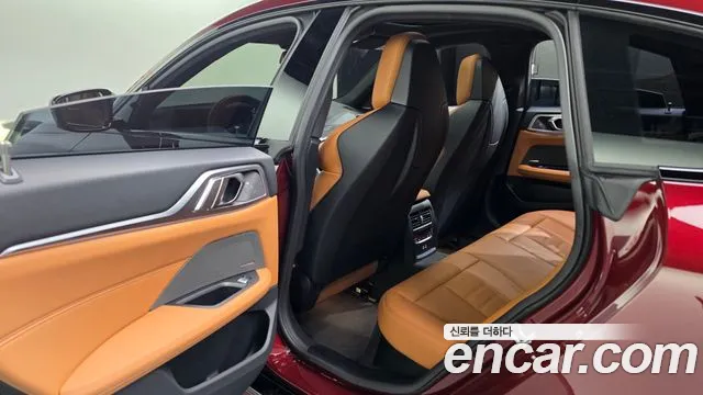 BMW i4 — Фото автомобиля 16