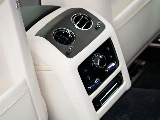 Rolls-Royce Ghost — Фото автомобиля 16
