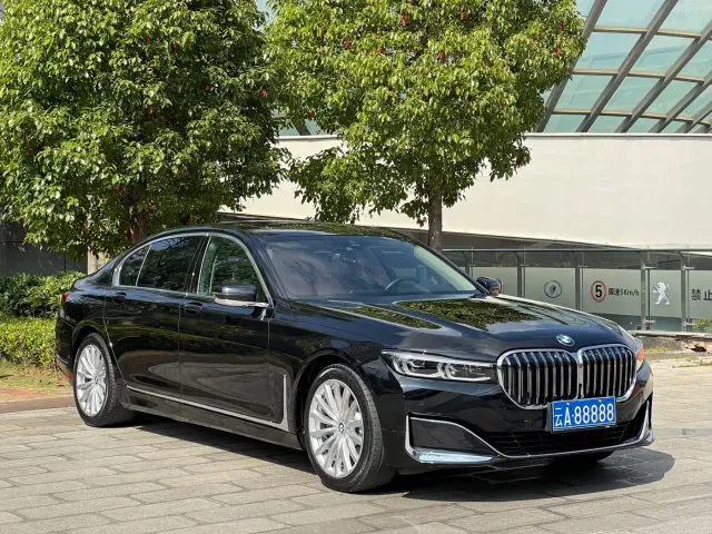 Фотография автомобиля — BMW 7 Series