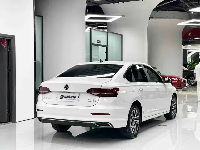 Volkswagen Lavida — Фото автомобиля 11