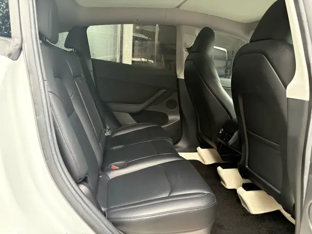 Tesla Model Y — Фото автомобиля 10