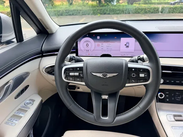Genesis GV70 — Фото автомобиля 11