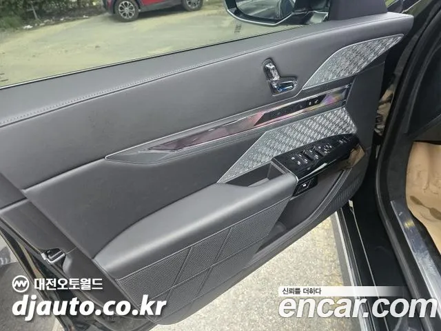 BMW 7 Series G70 — Фото автомобиля 7