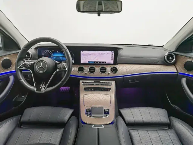 Mercedes-Benz E-Class — Фото автомобиля 5