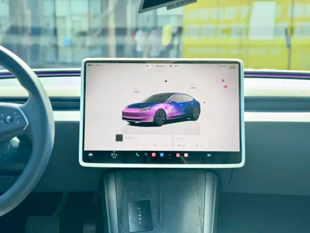 Tesla Model 3 — Фото автомобиля 9