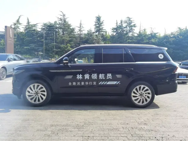 Lincoln Navigator — Фото автомобиля 4