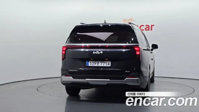 Kia Carnival Generation 4 — Фото автомобиля 4