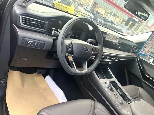 Ford Explorer — Фото автомобиля 5