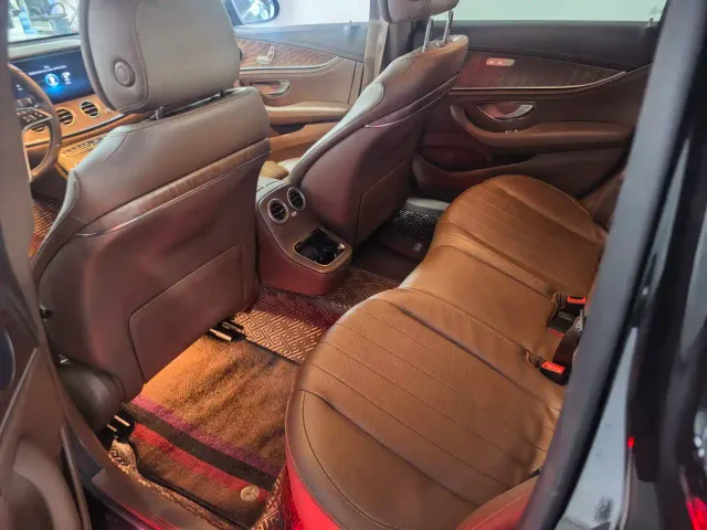 Mercedes-Benz E-Class — Фото автомобиля 8