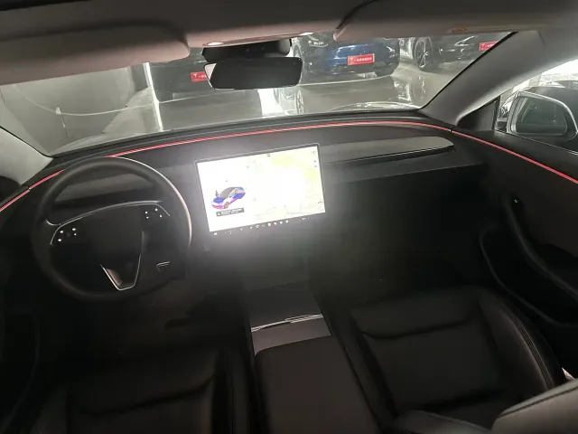 Tesla Model 3 — Фото автомобиля 8