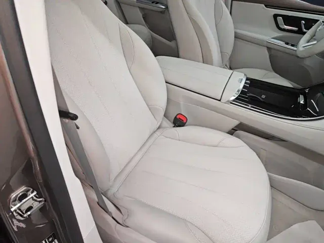 Mercedes-Benz EQE SUV — Фото автомобиля 24
