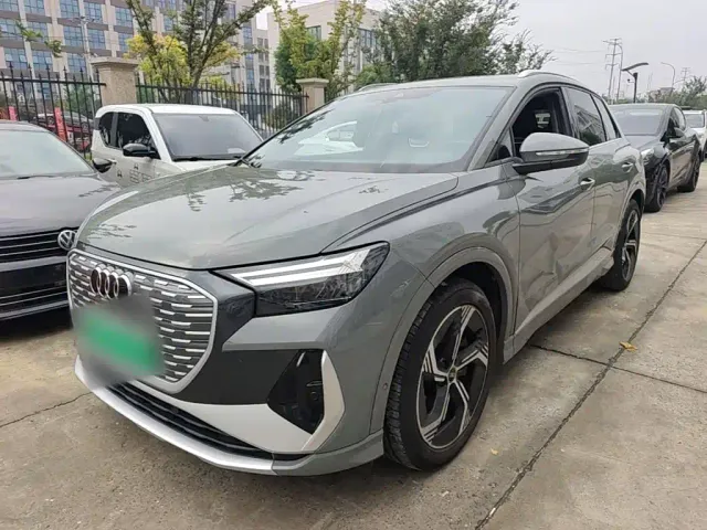Фотография автомобиля — Audi Q4 e-tron
