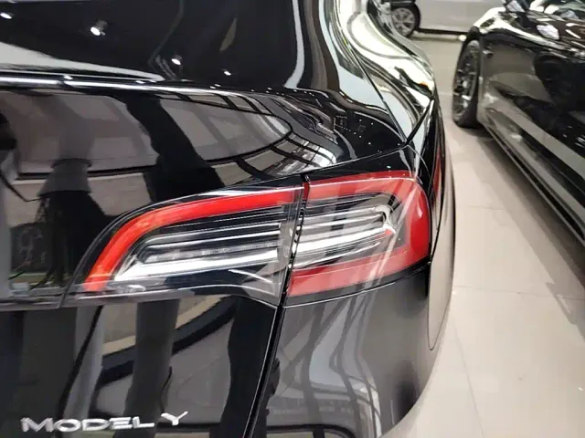 Tesla Model Y — Фото автомобиля 7