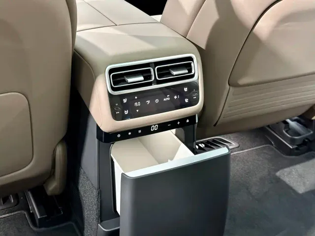 Li Auto L7 — Фото автомобиля 14