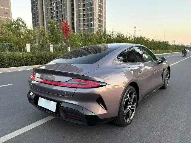 Xiaomi SU7 — Фото автомобиля 9