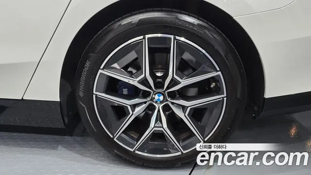 BMW 5-Series — Фото автомобиля 21