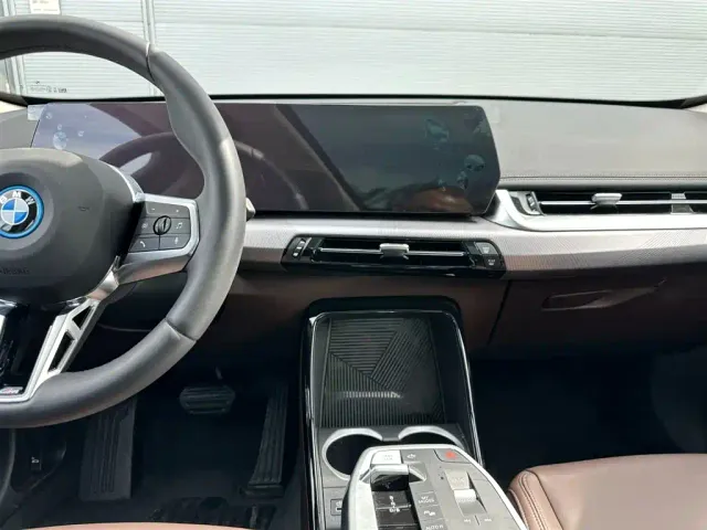 BMW BMW iX1 2025 eDrive25L M Sport Package — Фото автомобиля 11