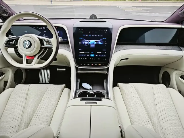 Yangwang Yangwang U7 2025 Model PHEV 4-Seat Flagship — Фото автомобиля 10