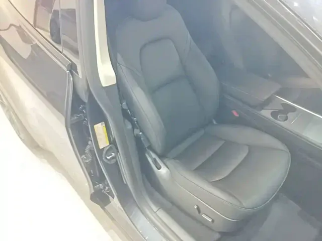Tesla Model Y — Фото автомобиля 24