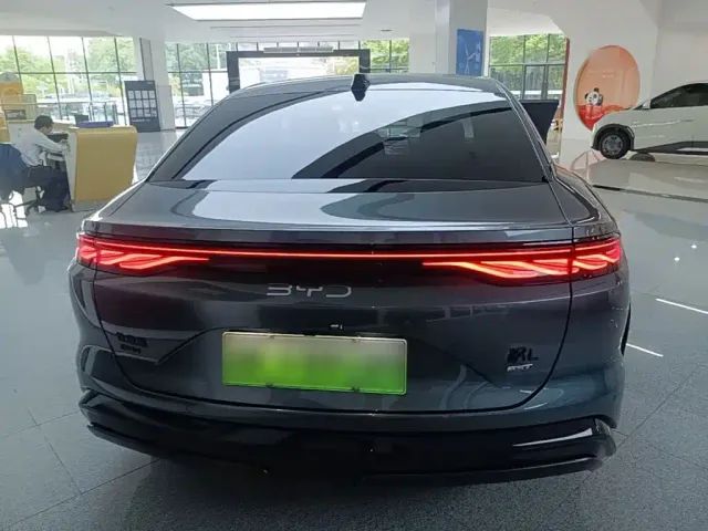 BYD Han L — Фото автомобиля 18