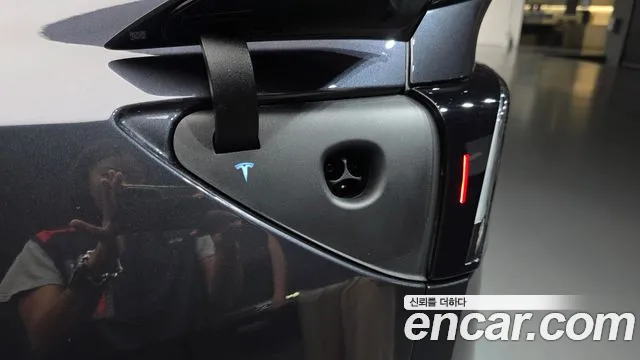 Tesla Model Y — Фото автомобиля 28