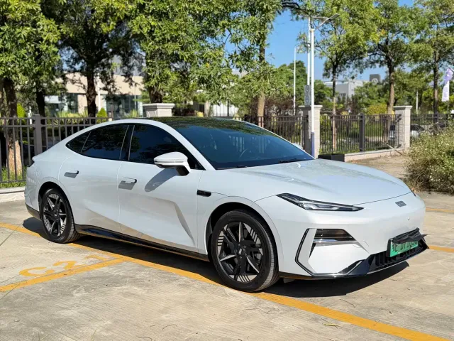 Geely Galaxy E8 — Фото автомобиля 3