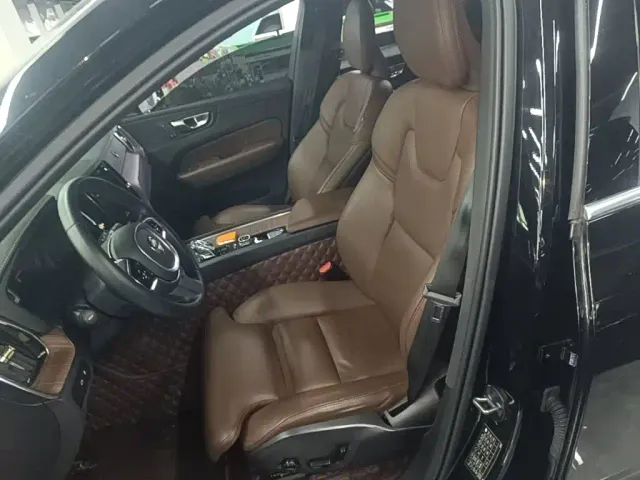 Volvo XC60 — Фото автомобиля 14