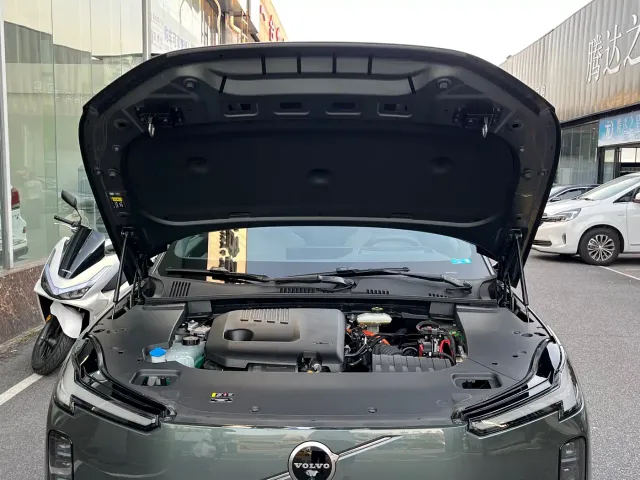 Volvo XC70 Plug-in Hybrid — Фото автомобиля 14