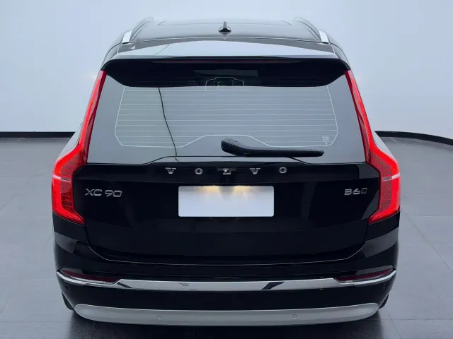 Volvo XC90 — Фото автомобиля 8
