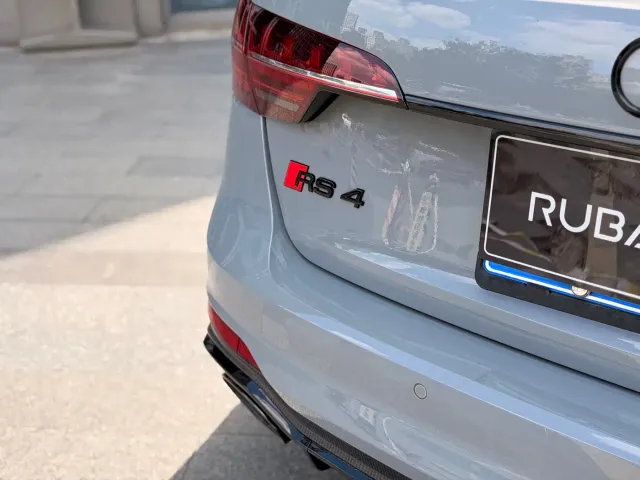 Audi RS 4 — Фото автомобиля 12