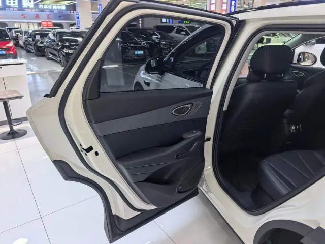 BYD Sealion 05 EV — Фото автомобиля 11