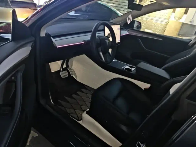 Tesla Model Y — Фото автомобиля 15