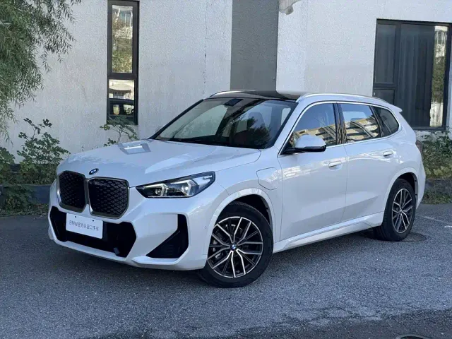 Фотография автомобиля — BMW iX1