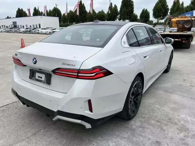 BMW 5 Series — Фото автомобиля 3