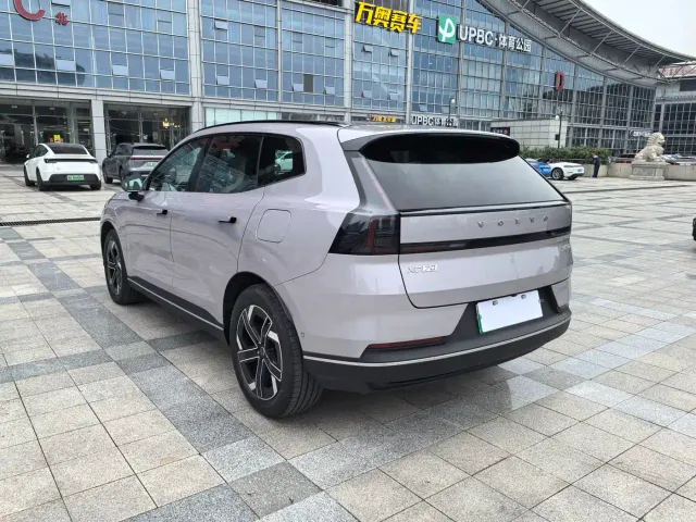 Volvo XC70 Plug-in Hybrid — Фото автомобиля 11
