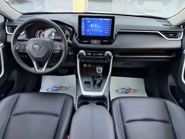 Toyota RAV4 — Фото автомобиля 5