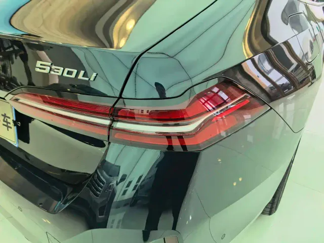 BMW 5 Series — Фото автомобиля 5