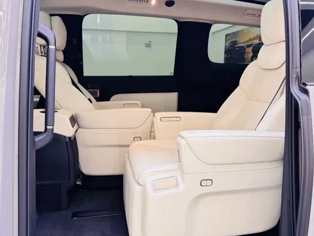 Li Auto MEGA — Фото автомобиля 8